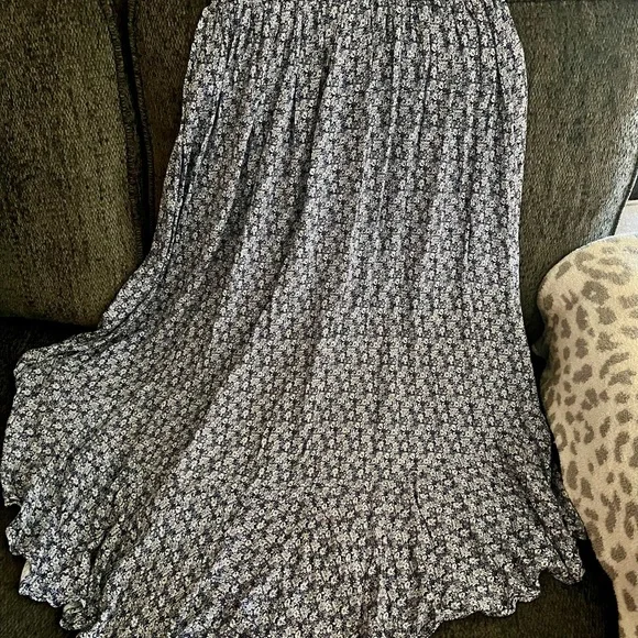 Floral Blue and White Maxi Skirt - Picture 3 of 4